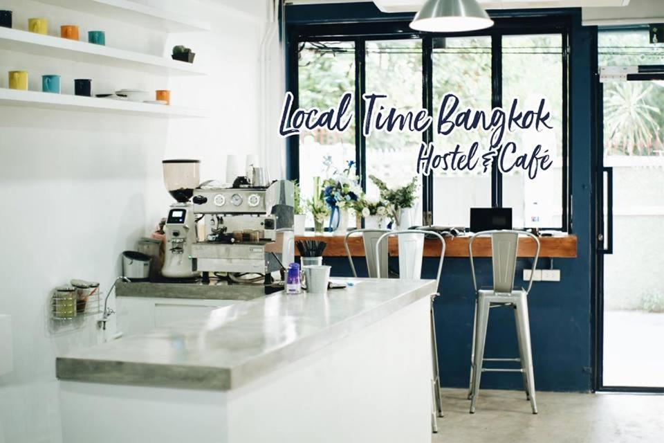 Local Time Bangkok Hostel&Cafe Bagian luar foto